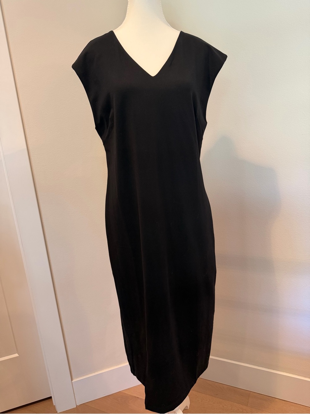 Tahari Black V-Neck Midi Sheath Dress